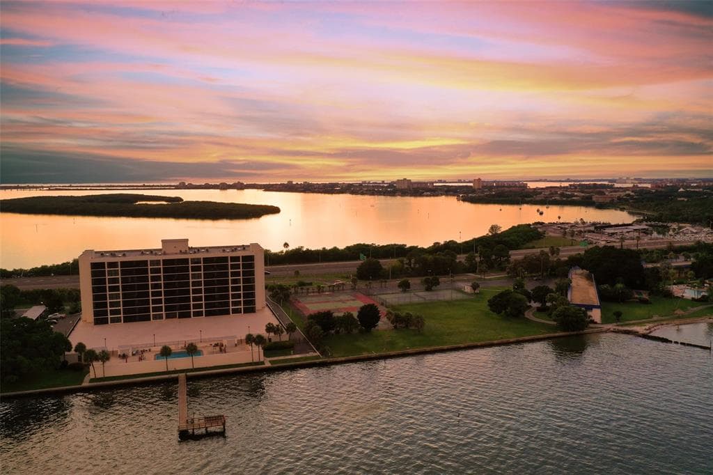 7100 SUNSHINE SKYWAY LANE S UNIT 904 ST PETERSBURG, FL 33711