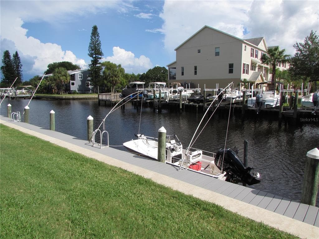 350 MOORINGS COVE DRIVE UNIT 350 TARPON SPRINGS, FL 34689