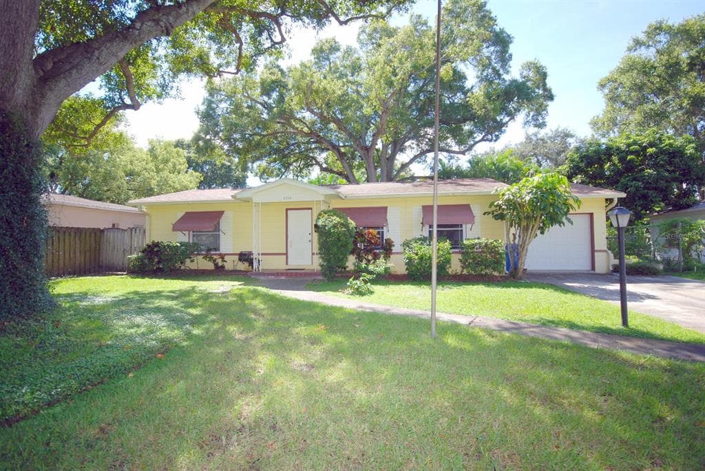 5236 QUEEN STREET N ST PETERSBURG, FL 33714