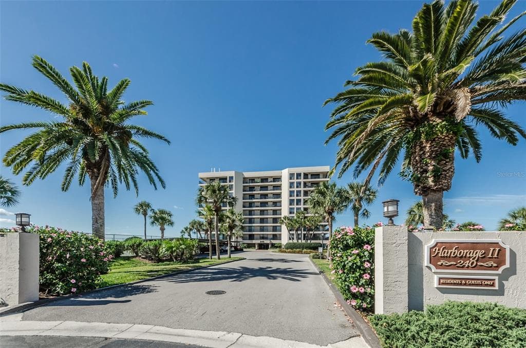 240 SAND KEY ESTATES DRIVE UNIT 212 CLEARWATER, FL 33767