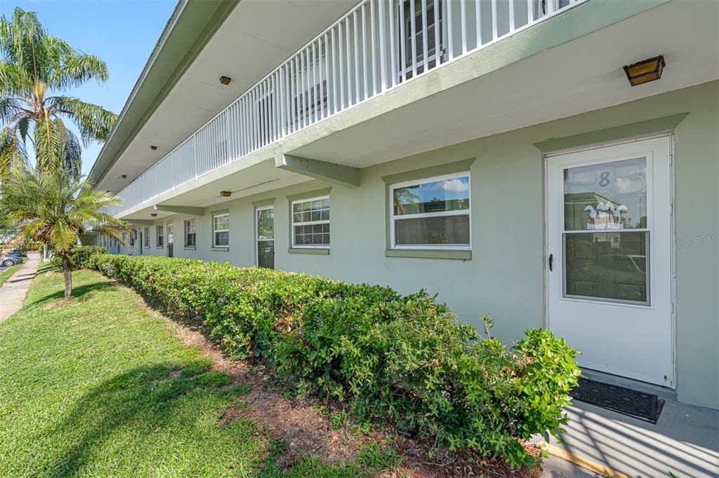 1433 S BELCHER ROAD UNIT d8 CLEARWATER, FL 33764