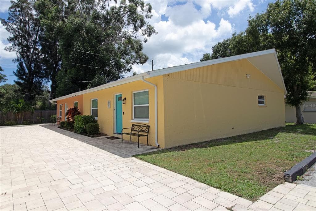 1635 GLADYS STREET LARGO, FL 33774