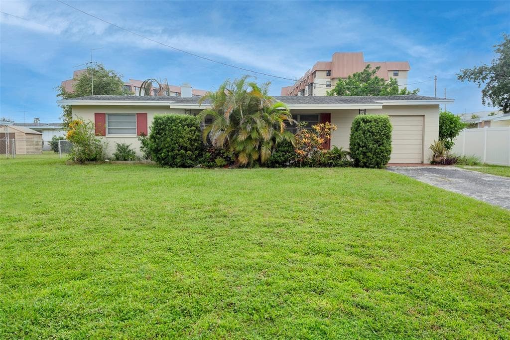 10950 VALENCIA TERRACE SEMINOLE, FL 33772