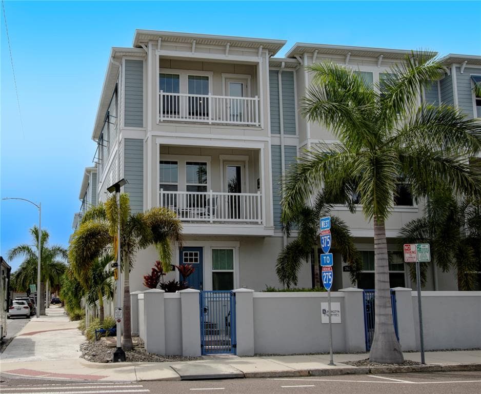 260 8TH STREET N