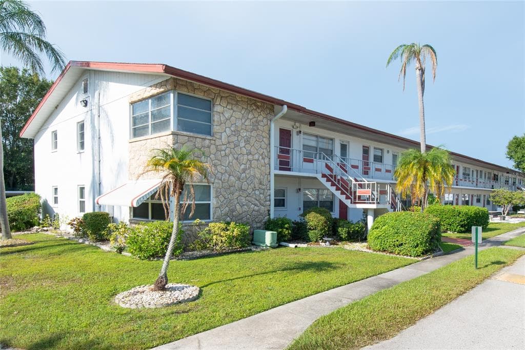 2050 58TH AVENUE N UNIT 15 ST PETERSBURG, FL 33714