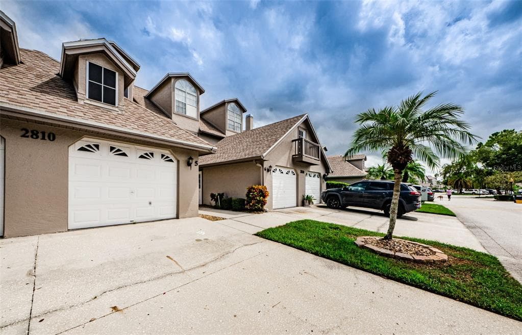 2810 COUNTRYSIDE BOULEVARD UNIT 5 CLEARWATER, FL 33761