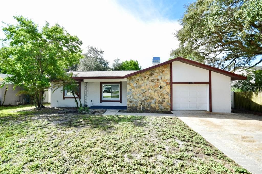 14582 VISTA LANE LARGO, FL 33774