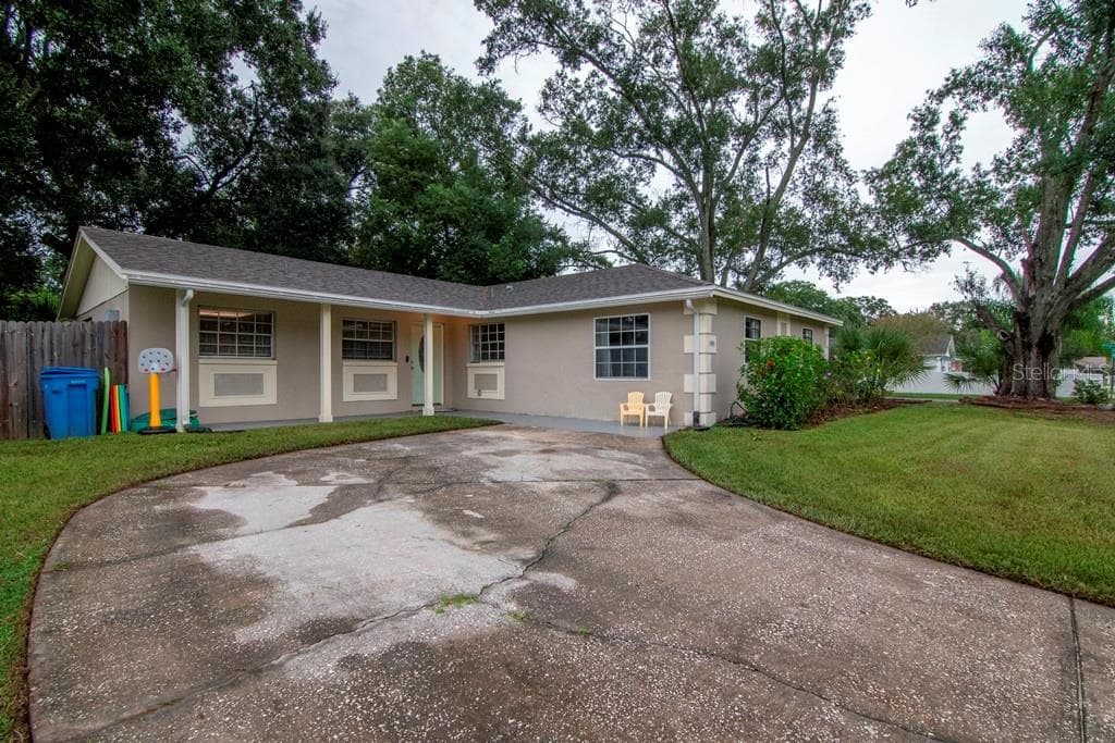 502 HIGHVIEW CIRCLE S BRANDON, FL 33510