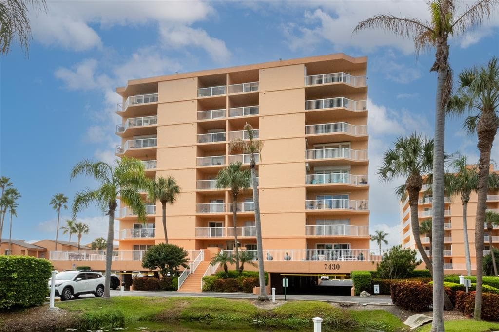 7430 SUNSHINE SKYWAY LANE S UNIT 501 ST PETERSBURG, FL 33711