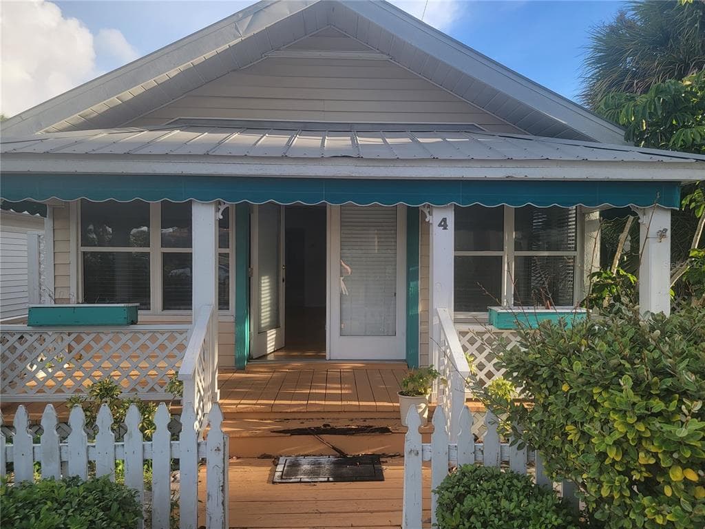 822 GULF BOULEVARD UNIT 4 INDIAN ROCKS BEACH, FL 33785