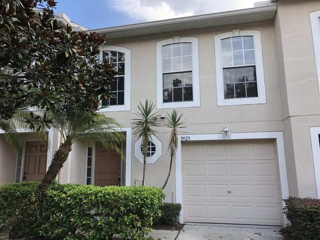 9923 ASHBURN LAKE DRIVE TAMPA, FL 33610