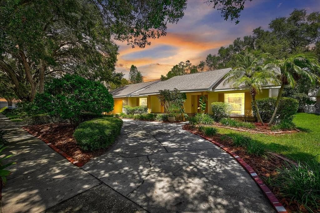 2827 KAVALIER DRIVE PALM HARBOR, FL 34684