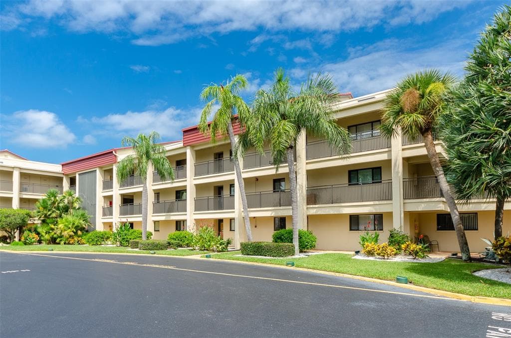 868 BAYWAY BOULEVARD UNIT 208 CLEARWATER BEACH, FL 33767
