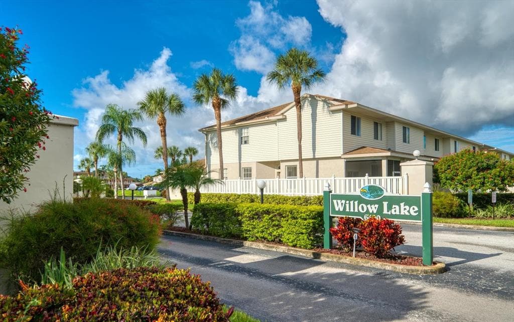 6400 46TH AVENUE N UNIT 19 KENNETH CITY, FL 33709
