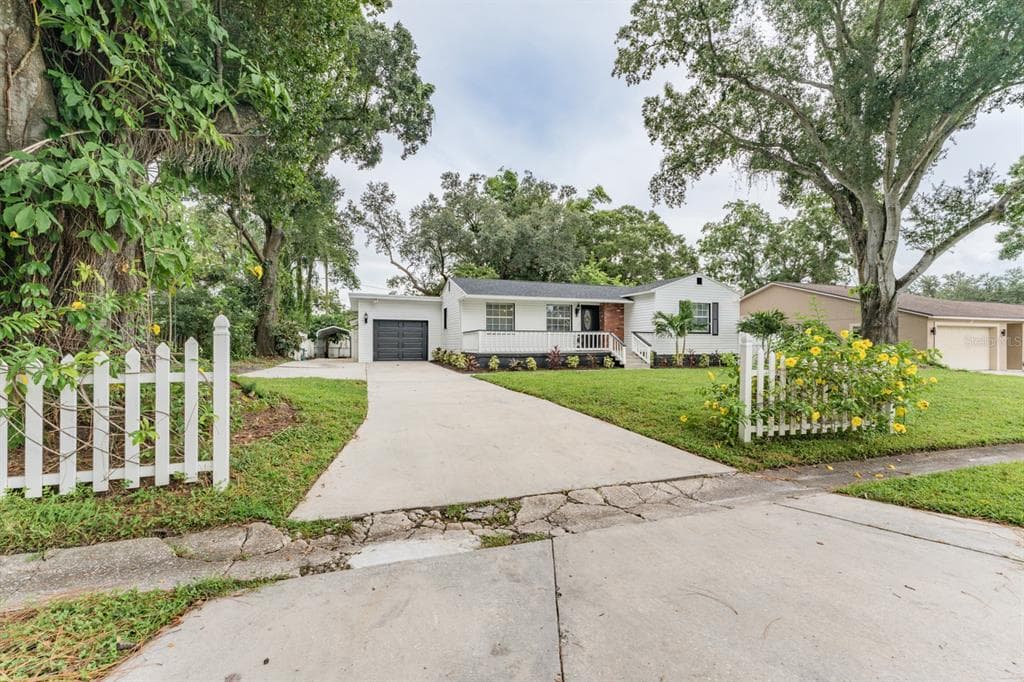 2103 W FARWELL DRIVE TAMPA, FL 33603