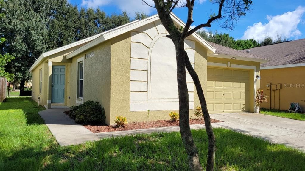 7423 OXFORD GARDEN CIRCLE APOLLO BEACH, FL 33572