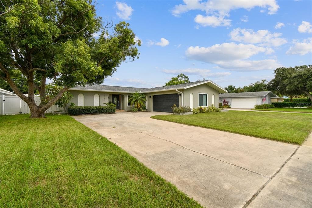 13151 87TH PLACE SEMINOLE, FL 33776