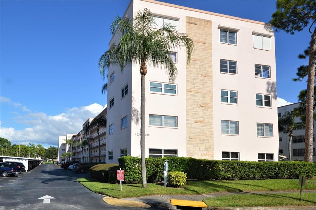 5623 80TH STREET N UNIT 312 ST PETERSBURG, FL 33709