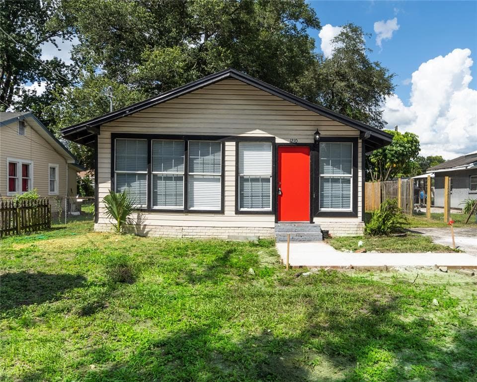 1210 E GIDDENS AVENUE TAMPA, FL 33603
