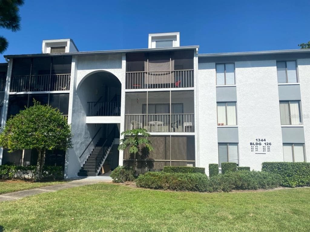 1344 PINE RIDGE CIRCLE E UNIT E1 TARPON SPRINGS, FL 34688