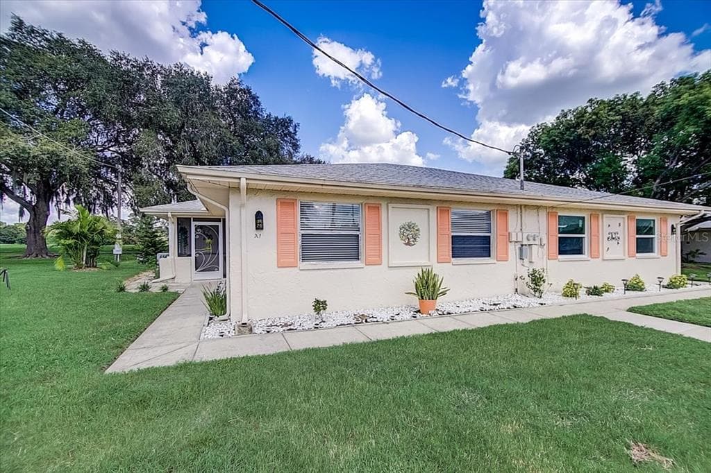 1901 CANTERBURY LANE UNIT 1 SUN CITY CENTER, FL 33573