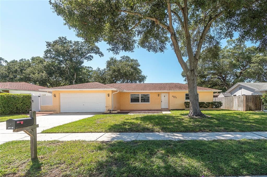 1390 LEONA DRIVE LARGO, FL 33770