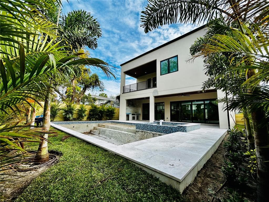 825 W AMELIA AVENUE TAMPA, FL 33602