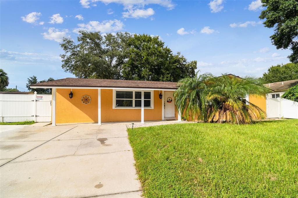 8823 W ROBSON STREET TAMPA, FL 33615