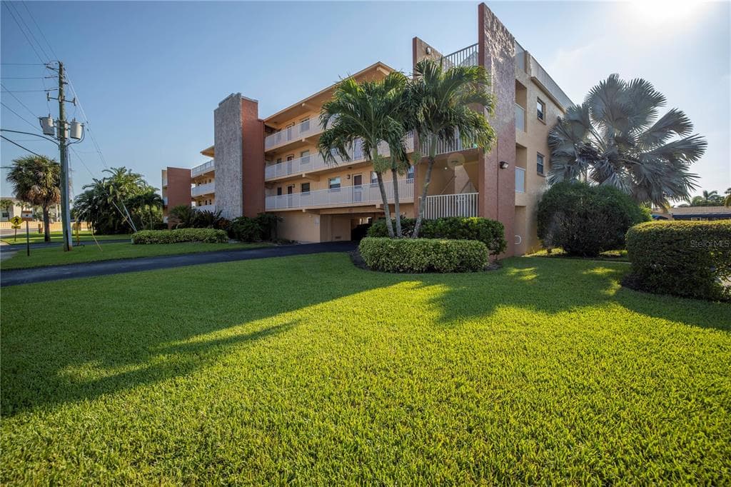 175 116TH AVENUE UNIT 302 TREASURE ISLAND, FL 33706