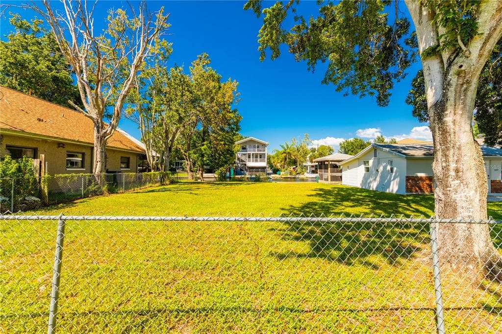 5271 RAY DRIVE WEEKI WACHEE, FL 34607