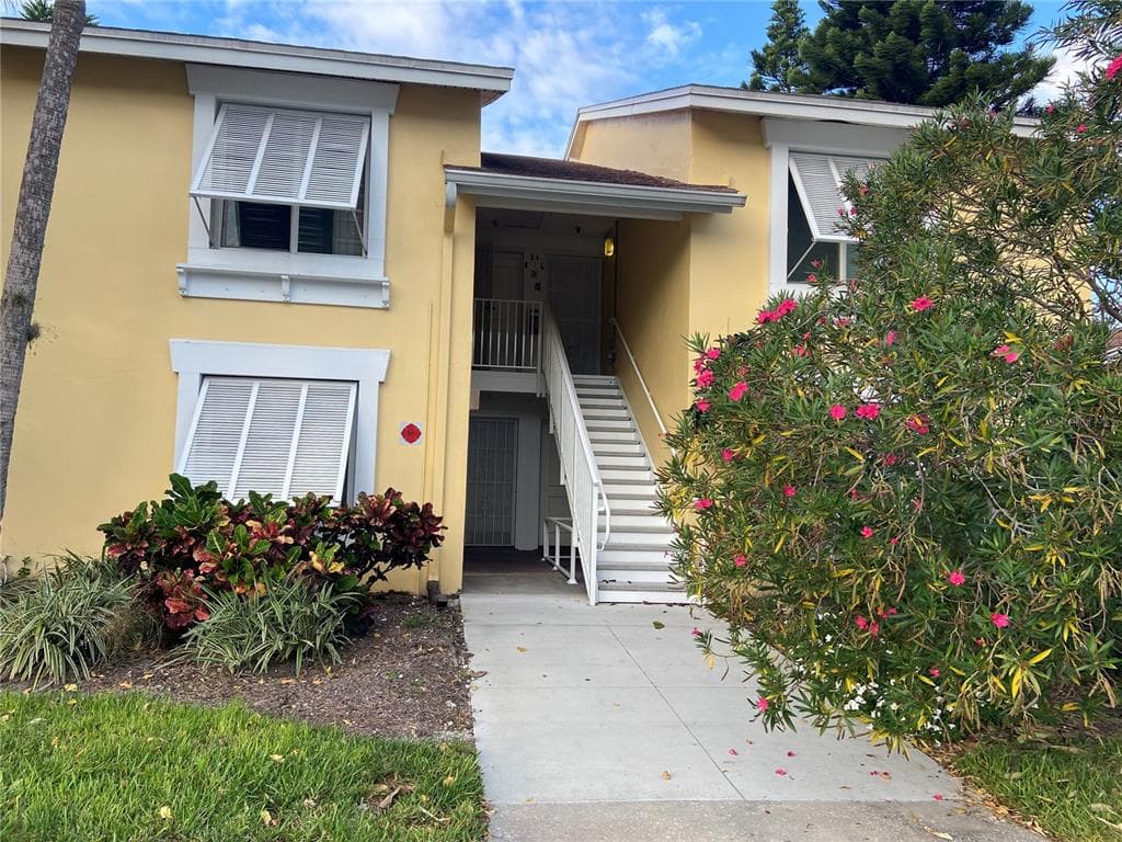 3747 42ND WAY S UNIT E ST PETERSBURG, FL 33711