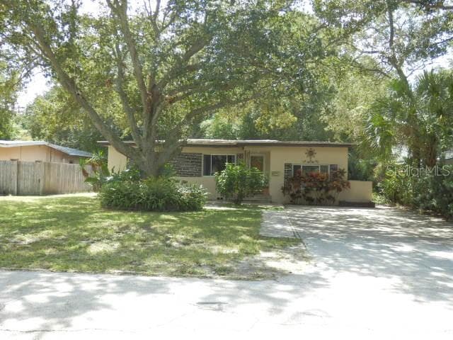 8110 COUNTRY CLUB ROAD N ST PETERSBURG, FL 33710