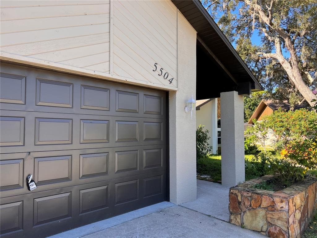 5504 CARBINE COURT