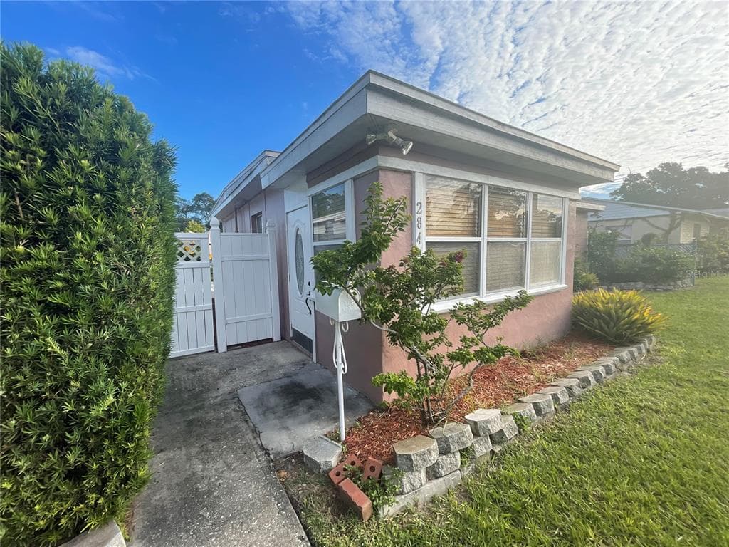 2843 37TH AVENUE N ST PETERSBURG, FL 33713