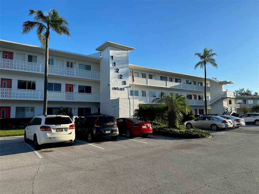 11225 82ND AVENUE UNIT 306 SEMINOLE, FL 33772
