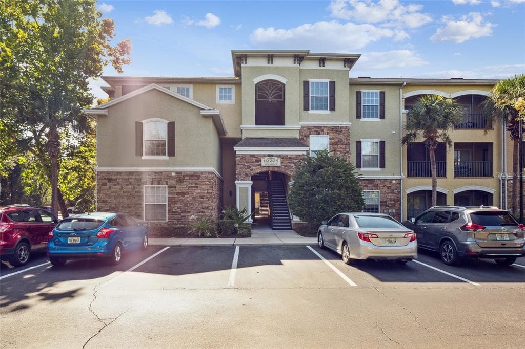 10205 COURTNEY PALMS BOULEVARD UNIT 304 TAMPA, FL 33619