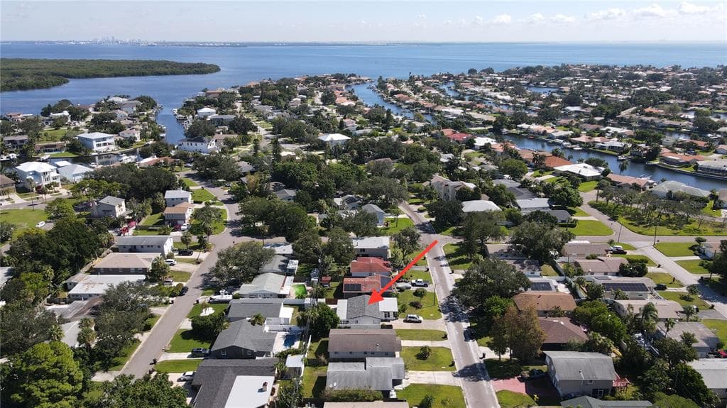 1869 SHORE ACRES BOULEVARD NE ST PETERSBURG, FL 33703