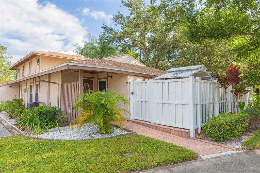 6905 EL CENTRO COURT TAMPA, FL 33634