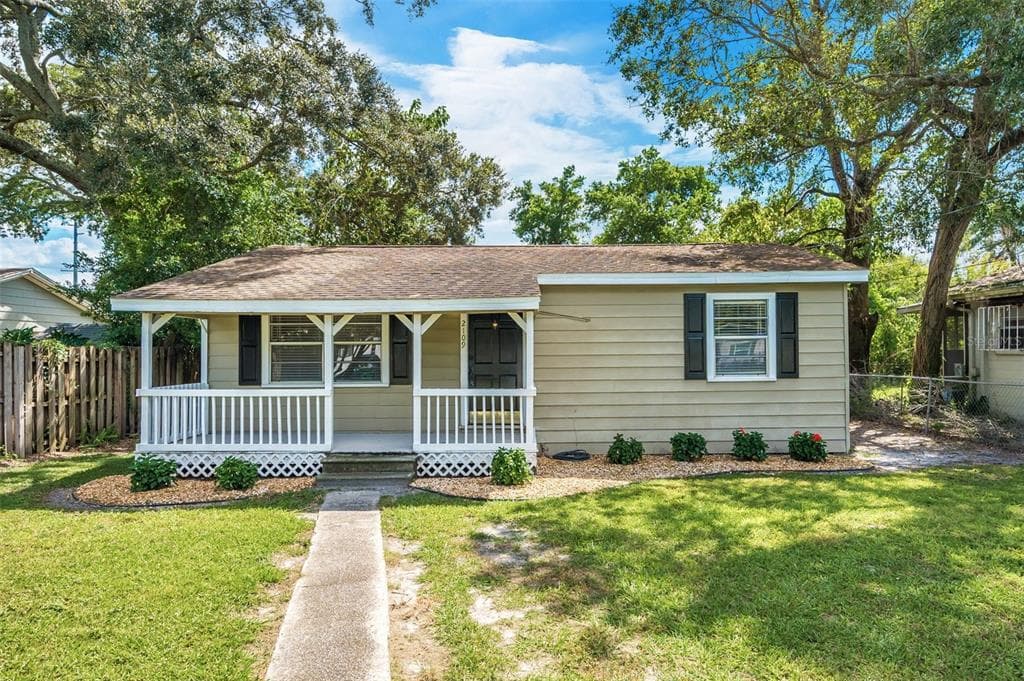 2109 E NAVAJO AVENUE TAMPA, FL 33612
