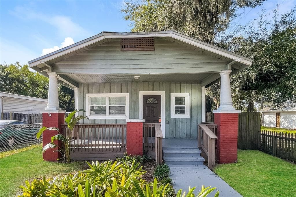 805 E KNOLLWOOD STREET TAMPA, FL 33604