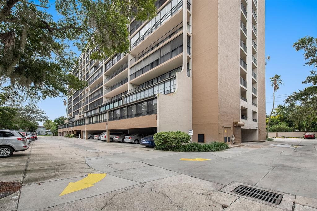 3211 W SWANN AVENUE UNIT 206 TAMPA, FL 33609