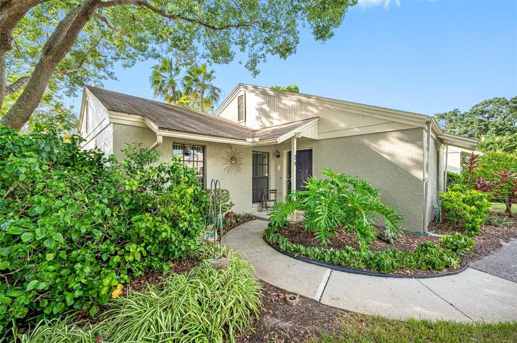 24 WINDRUSH BAY DRIVE TARPON SPRINGS, FL 34689