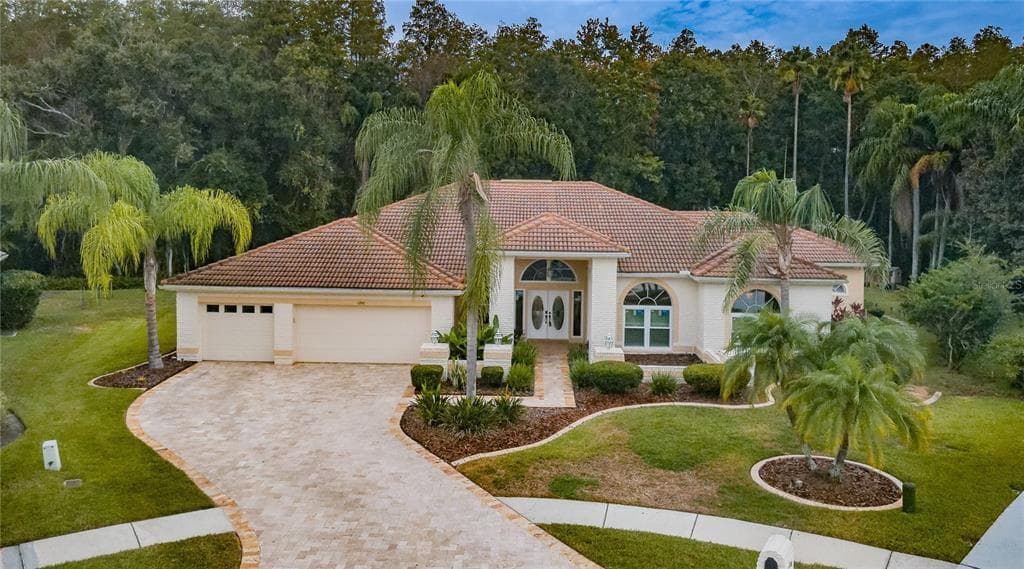 1092 COPELAND COURT