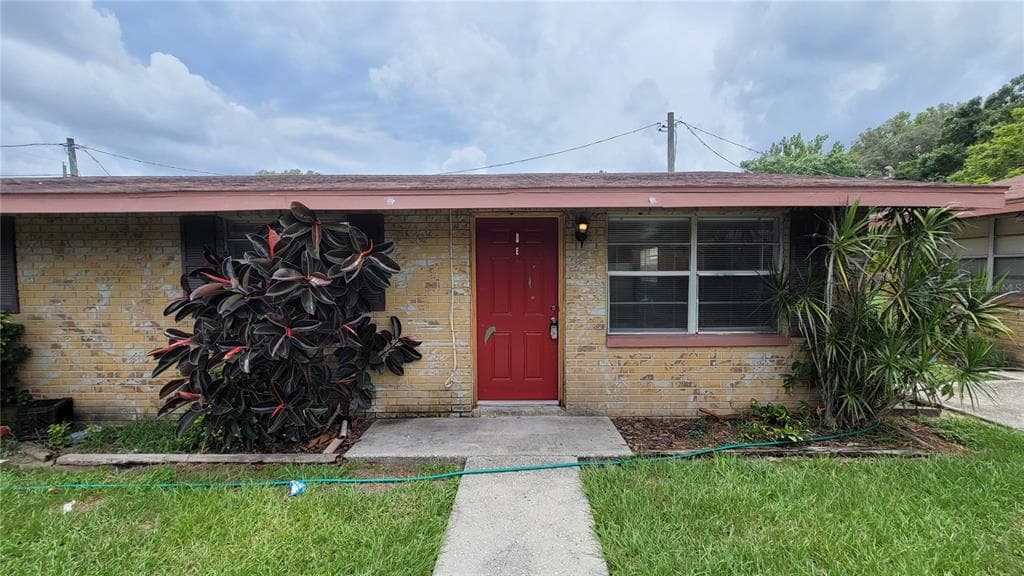 9406 EASTFIELD ROAD UNIT E THONOTOSASSA, FL 33592