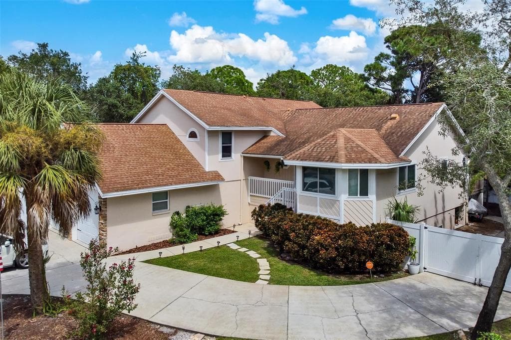 814 RIVERSIDE DRIVE TARPON SPRINGS, FL 34689