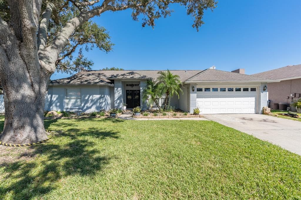 1402 QUEENSBURY AVENUE VALRICO, FL 33596