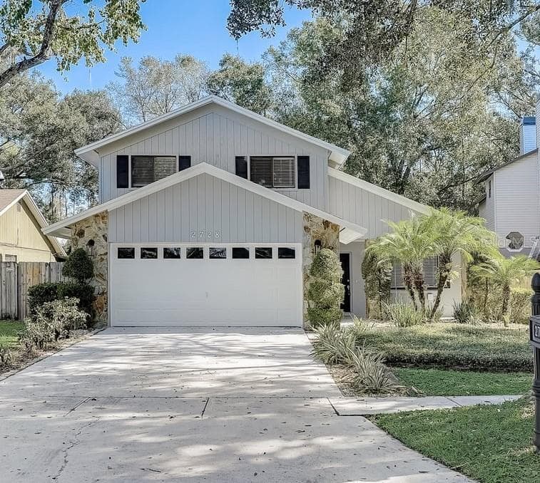 2728 LAKEVILLE DRIVE TAMPA, FL 33618