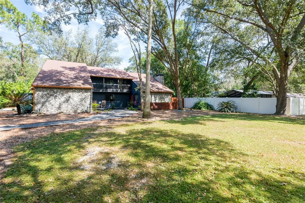 2004 CURRY ROAD LUTZ, FL 33549