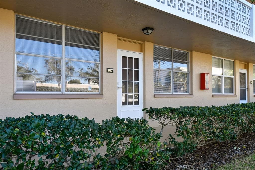 5095 BAY ST NE UNIT 107 ST PETERSBURG, FL 33703