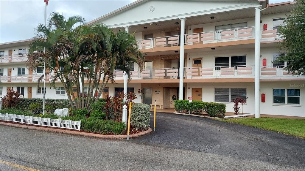 6015 19TH STREET N UNIT 217 ST PETERSBURG, FL 33714